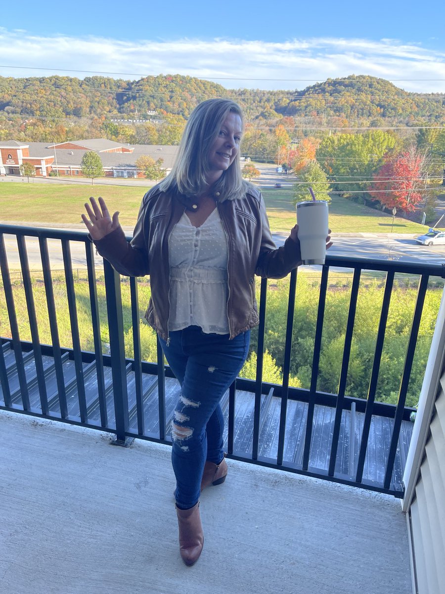 brit_sikes's tweet photo. @visitchatt #seniordaughter #morganwallen concert bound! https://t.co/onqaXefh6i