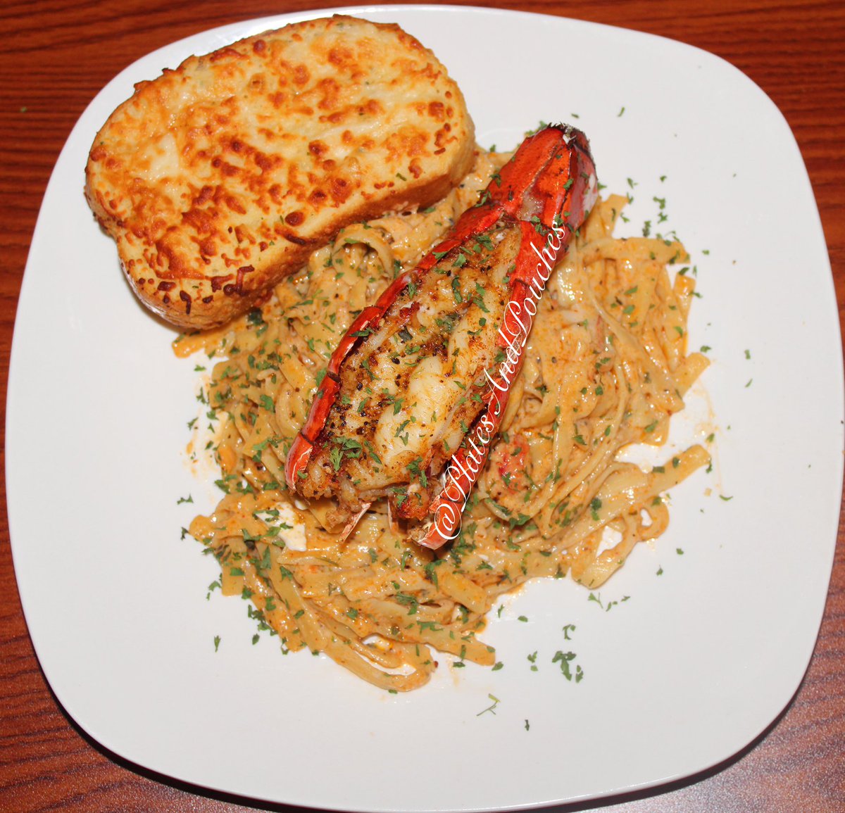 PlatesAndPouch's tweet photo. Air Fried Lobster Tail Fettuccine Alfredo Pasta With Cheesy Garlic Bread

#Lobstertail #Lobster #Fettucine #Alfredo #Cheese #GarlicBread #Garlic #Food #Foodie #Viral #ViralFood #Chef #PlatesAndPouches https://t.co/W12iv3ZEua
