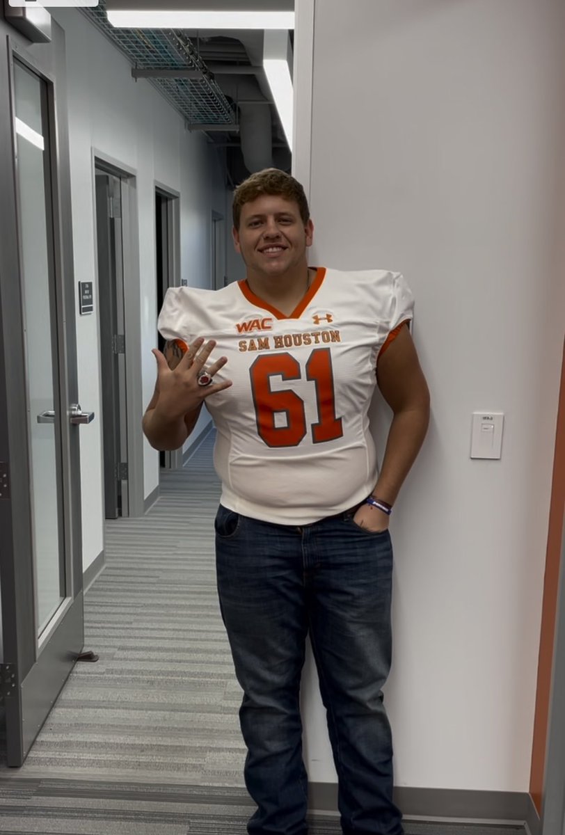 GatlynCooper's tweet photo. Had an amazing time today getting to watch the defending national champs go to work! Thanks to @Singletary_28 and @CoachRogers57 for the invite and great conversation! https://t.co/rELfoWdgbb