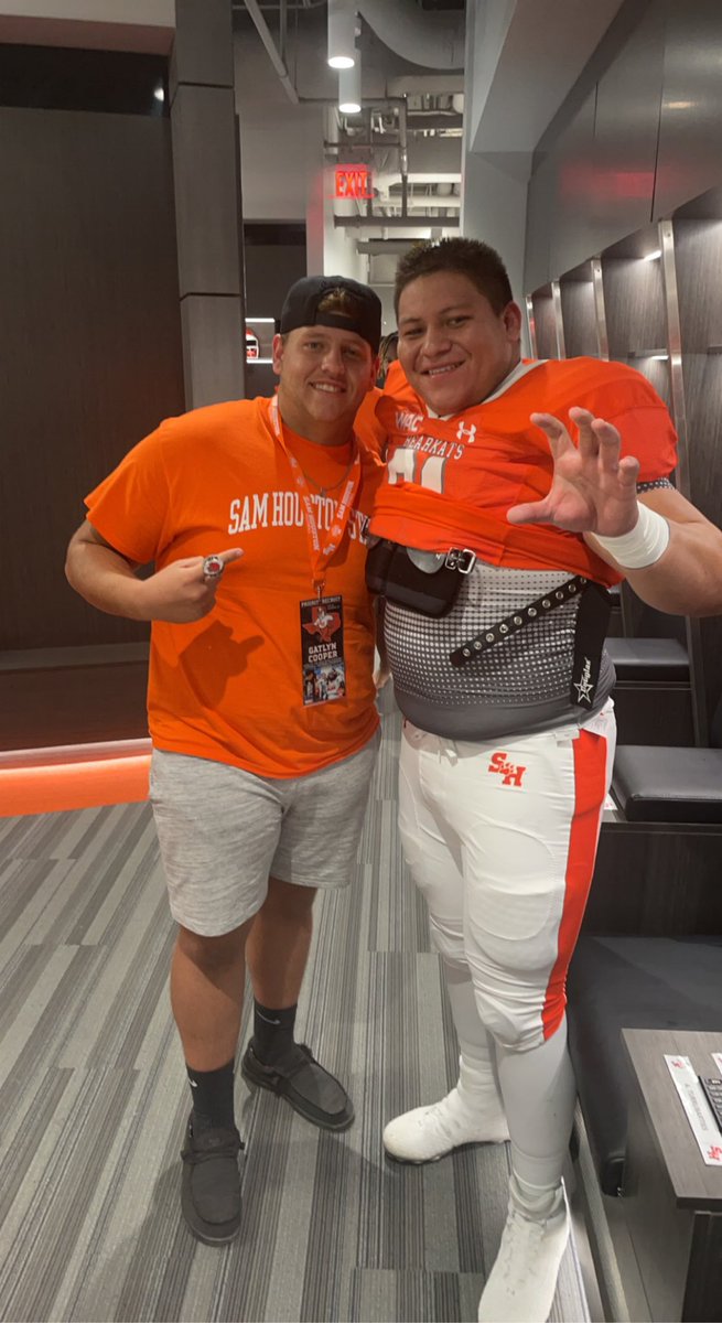 GatlynCooper's tweet photo. Had an amazing time today getting to watch the defending national champs go to work! Thanks to @Singletary_28 and @CoachRogers57 for the invite and great conversation! https://t.co/rELfoWdgbb