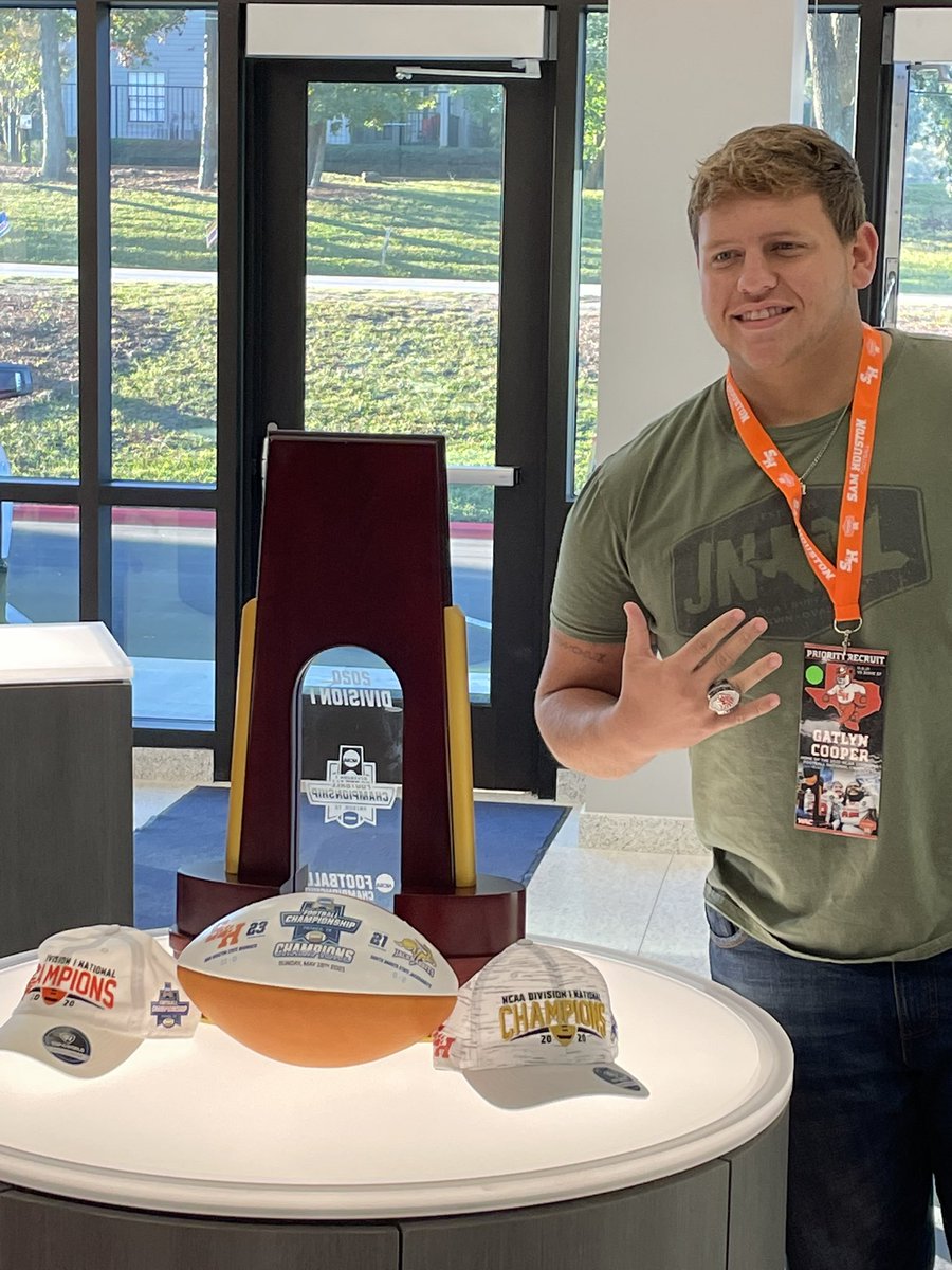 Had an amazing time today getting to watch the defending national champs go to work! Thanks to <a href="/Singletary_28/">Mike Singletary</a> and <a href="/CoachRogers57/">Coach Rogers</a> for the invite and great conversation!