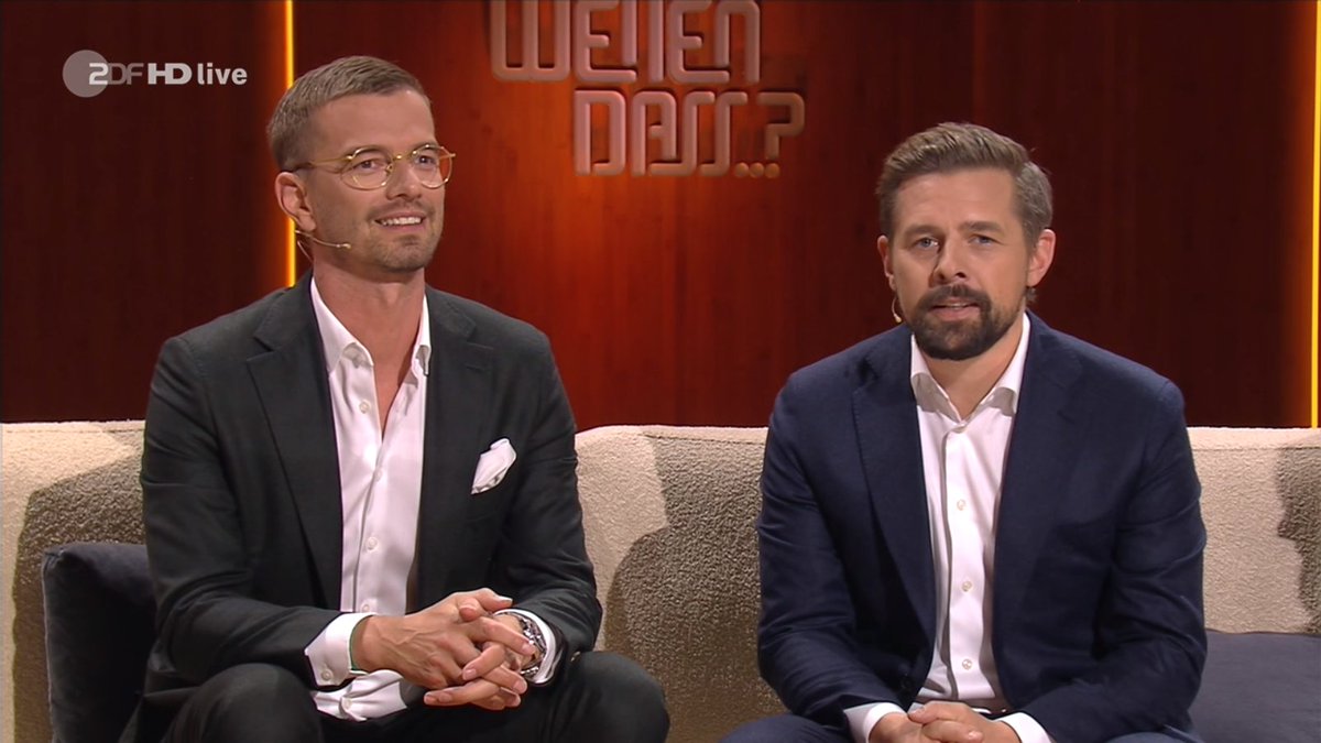 Thomas__2290's tweet photo. Joko und Klaas um 20:15 VS  Am Ende der Show  #WettenDass https://t.co/V5v7Q5Mg26