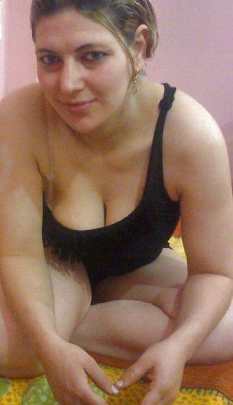 احلى حاجه فى عمتو مش بتتناك من اى حد 
مش زيي هايجه على زبر اى حد ادرجه بسيب الولاد اللى فى الاعدادى ينيكونى ويفشخو كسى وبوقفهم صف♥️