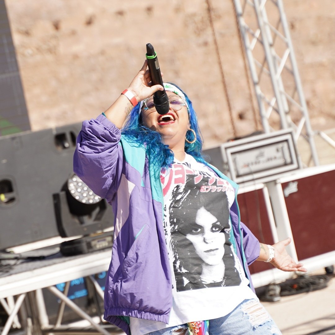 EscuelasdeRock's tweet photo. Hoy estamos a cuatro escenarios, siempre en la ruta de #Rockódromo2021! Desde #Antofagasta, escenario #Alicanto en las #RuinasDeHuanchaca, aquí la gran #RQueen!
Foto: Daniel Cartes para @escuelasderock https://t.co/ANz9M78PCh
