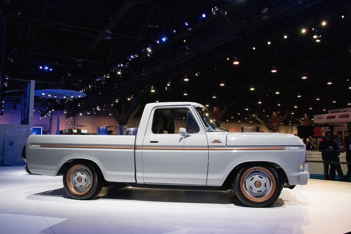 ForgelineWheels's tweet photo. The future of hot rodding? @Ford’s #eluminator #protouring #Ford #F100 on #forgeline #OE1 made @SEMASHOW #electric! https://t.co/V0Q4FuS2z7 https://t.co/1TUm31SYXp