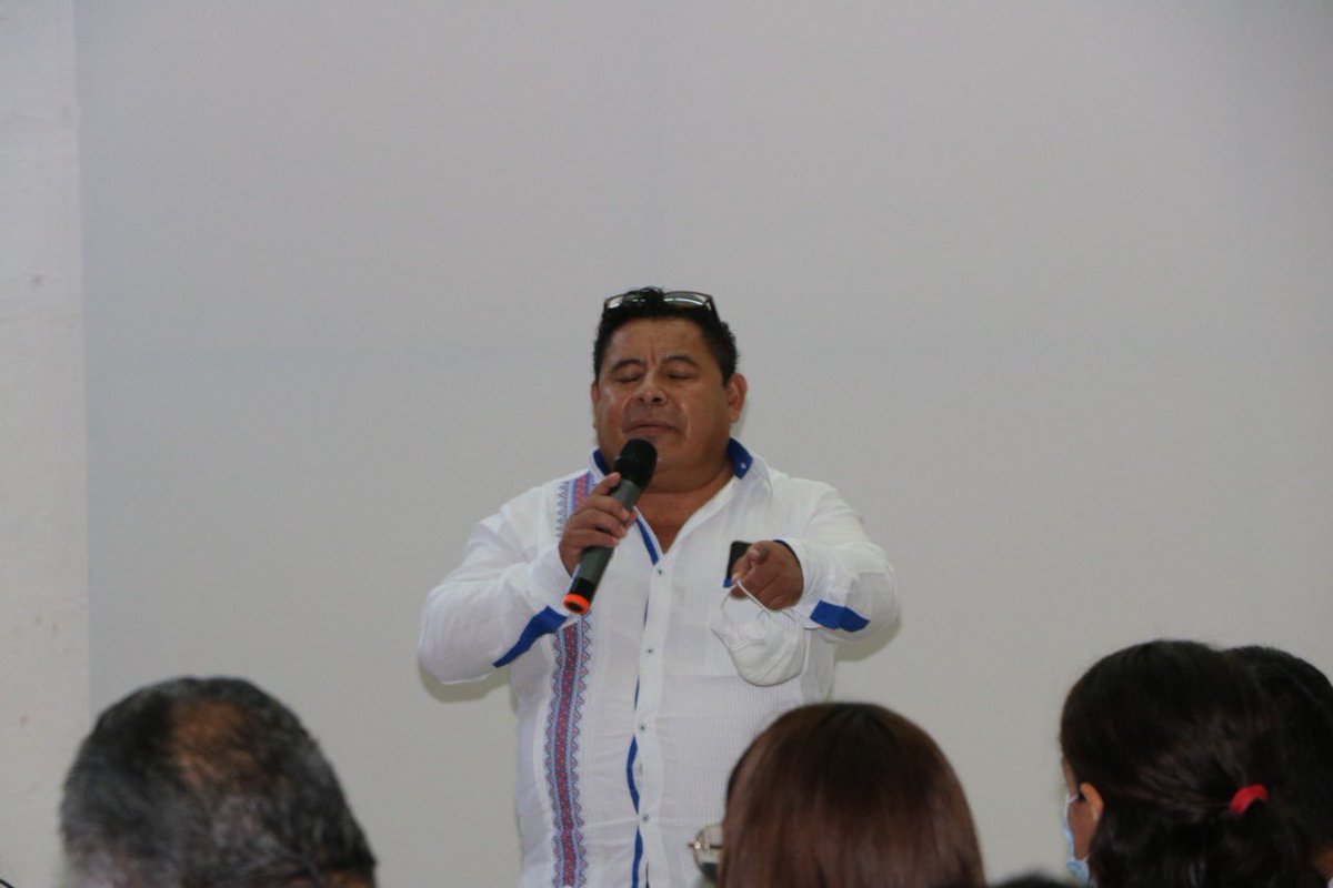 Hoy recibimos a los regidores y síndicos en la casa del priismo de Chiapas para su Asamblea Electiva.
Nos da mucho gusto sentir su compromiso y amor por el PRI. 
Frente a esta #23AsambleaPRI vamos fortalecidos y decididos a trabajar por México.