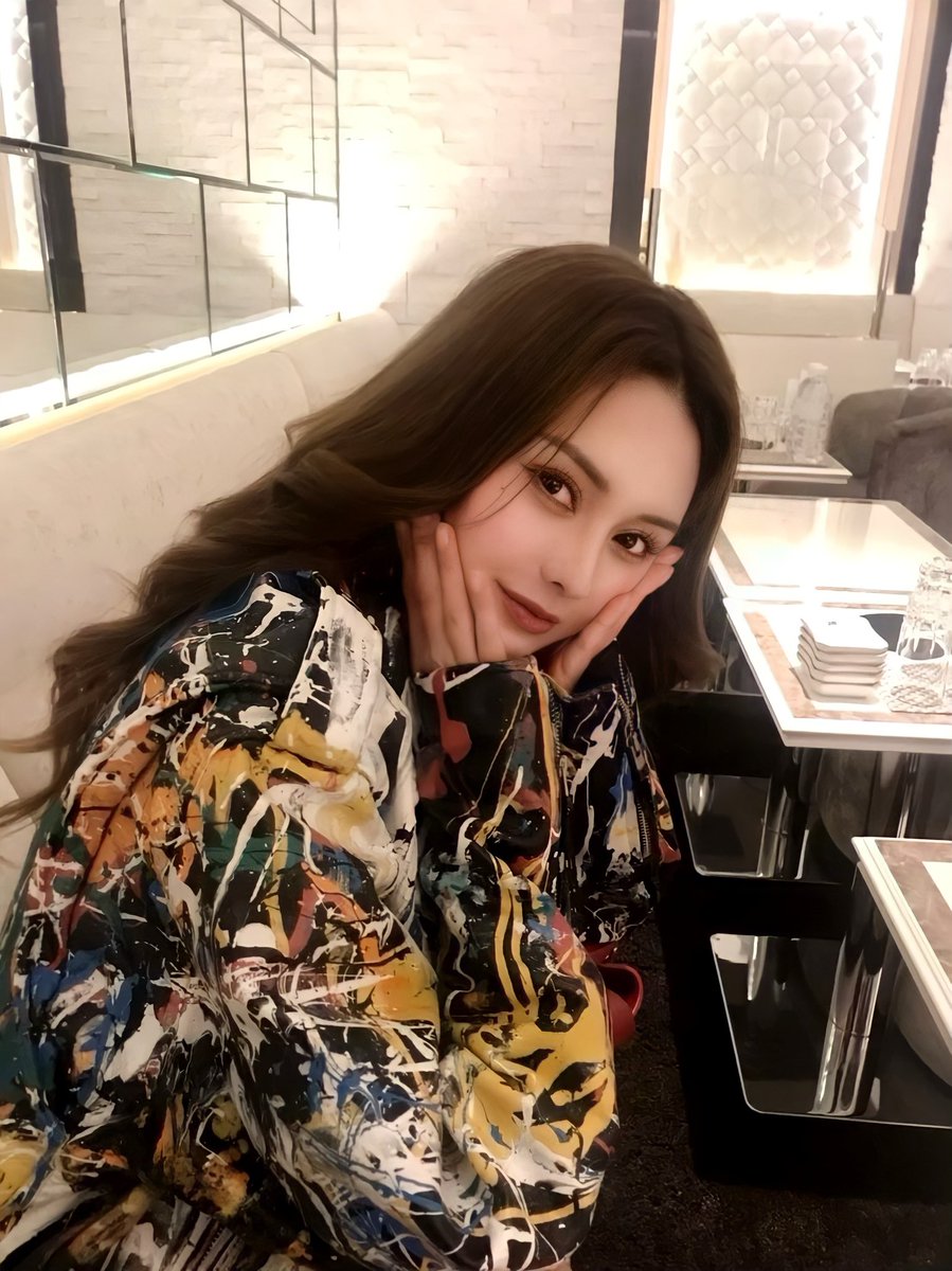 普段は人見知りですが、酔うとめちゃくちゃお喋りになります。
酔いすぎてお客様が個室を取ってくれて「俺のことは気にするな、寝てろ」と言ってくれたので、寝ました。 https://t.co/qnckFixTkn