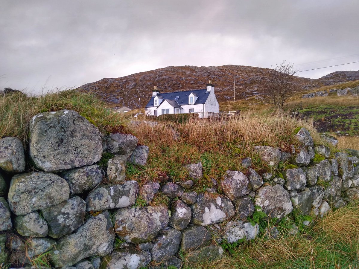 Strathview1's tweet image. Lovely comments- Strathview has been a tonic, perfect peace. A beautiful location the warmest welcome. The cottage is perfect,exceeding all expectations.Immaculate, clean,cosy,home from home,a joy to be here and an honour to share this special place.#isleofharris #VisitScotland