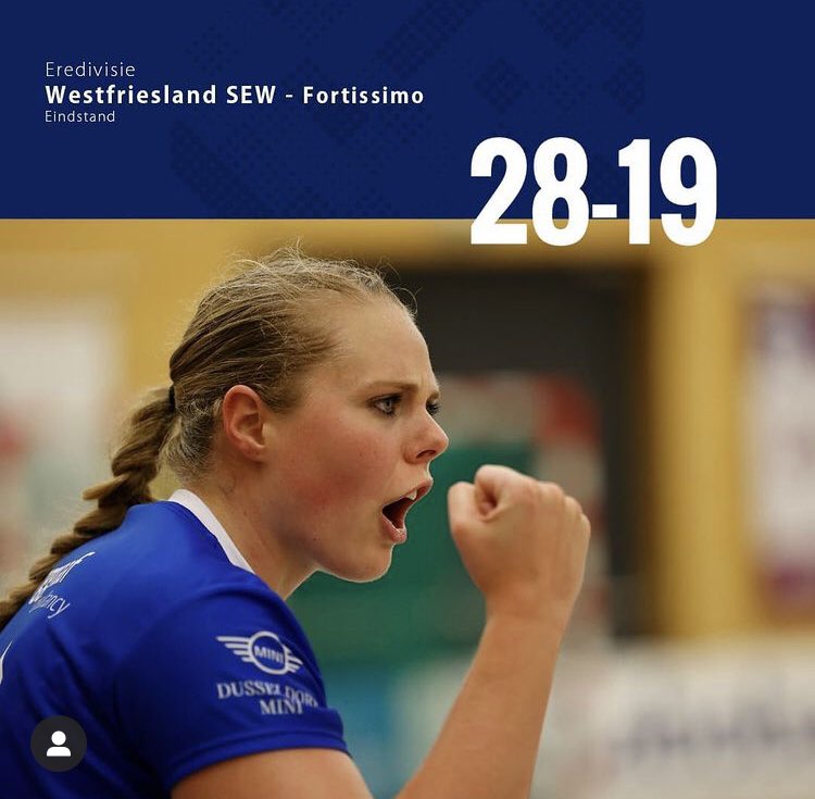 rbroeck10's tweet photo. Vanavond na een leuke wedstrijd de punten in eigen huis gehouden. Als keeperstrainer extra genoten van de keepsters. #winst #handbal #keepen #sew https://t.co/KAtS9sSo5X