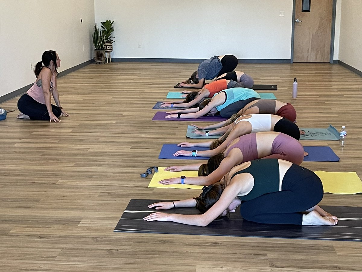 cakedivasnet's tweet photo. Namaste π§ββοΈPre state meet team bonding and yoga sesh! LETβS GO CAVS!!! β€οΈπ2021 CAVS ready to be the first Woodson ladies squad at States since β94! One week til race time! Thanks ~ Wheelhouse Yoga #zensquad #cavSTRONG @WoodsonXCTF https://t.co/2RB6k8nkw2