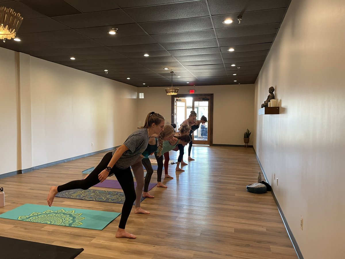 cakedivasnet's tweet photo. Namaste π§ββοΈPre state meet team bonding and yoga sesh! LETβS GO CAVS!!! β€οΈπ2021 CAVS ready to be the first Woodson ladies squad at States since β94! One week til race time! Thanks ~ Wheelhouse Yoga #zensquad #cavSTRONG @WoodsonXCTF https://t.co/2RB6k8nkw2
