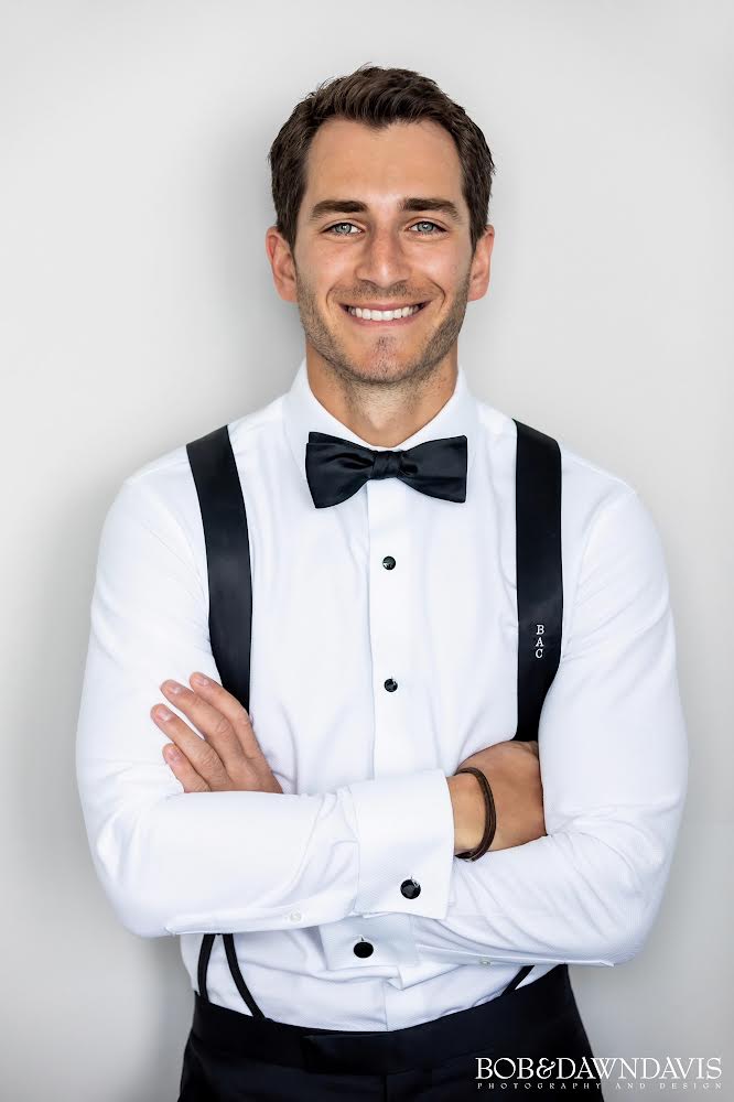 bobanddawn's tweet photo. We post about how beautiful our brides are all the time, but our grooms are pretty handsome too! Photography:  @bobanddawndavis #bobanddawndavisphotography
Event Planner: @greateventschicago
Venue: @offshorerooftop
Tux: @TrunkClub @NordstromMen
Dresser: @theweddingdresser https://t.co/2FDXEfvzwN
