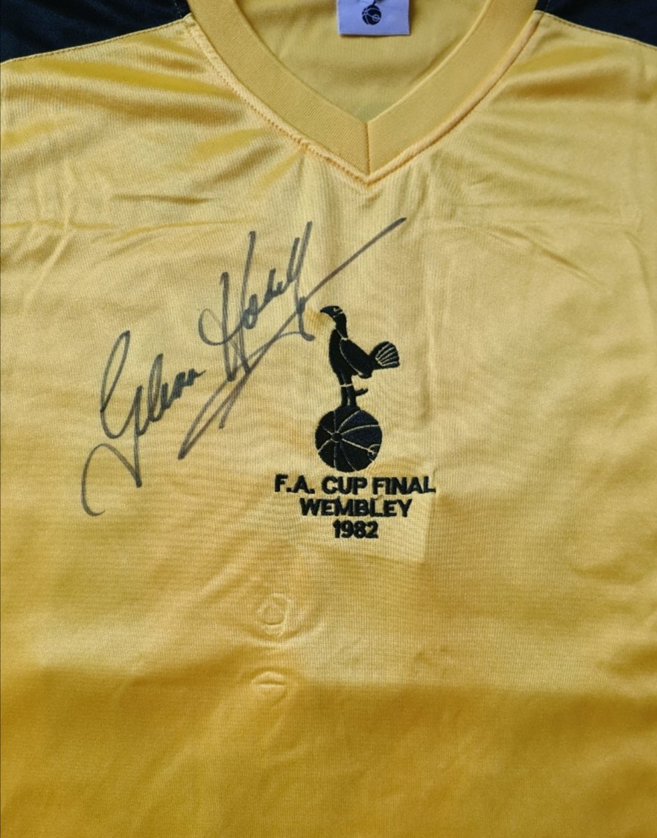 hartnett1977's tweet photo. Ok folks as you know I recently won this @GlennHoddle signed jersey, as I am over in Dec I want to raffle it off &amp; donate so homeless people around N17 can have a a warm meal before xmas, @tottypiemash have agreed to help so do you think people would enter ?  maybe £5 per entry ? https://t.co/gfEm0crfdG
