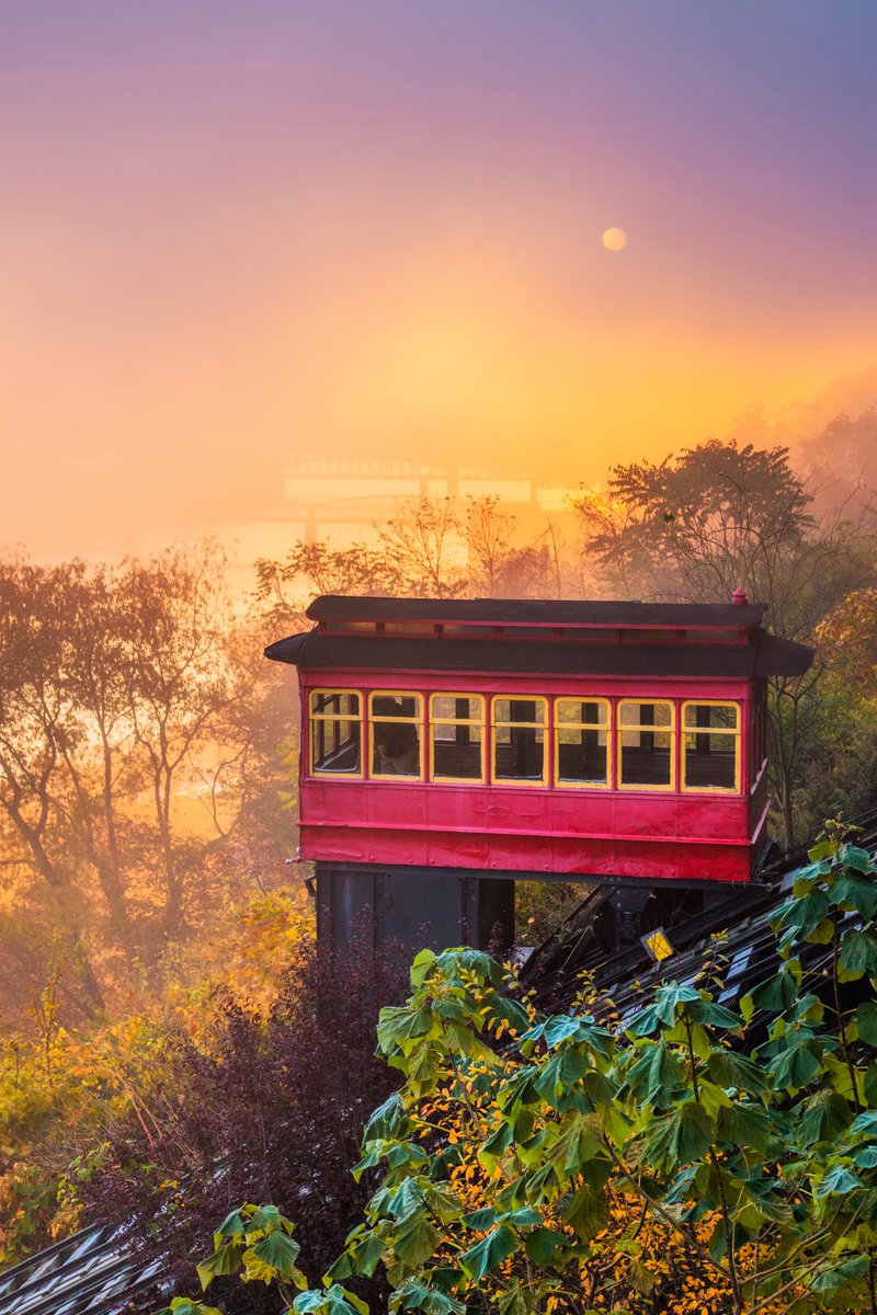 DaveDiCello's tweet photo. A little bit of a different take on the Duquesne Incline in #Pittsburgh from the fog earlier this week. With the sun shining through the fog over the car just before it arrived at the upper station, it made for a unique view of an oft photographed subject. https://t.co/taME4gm1O3