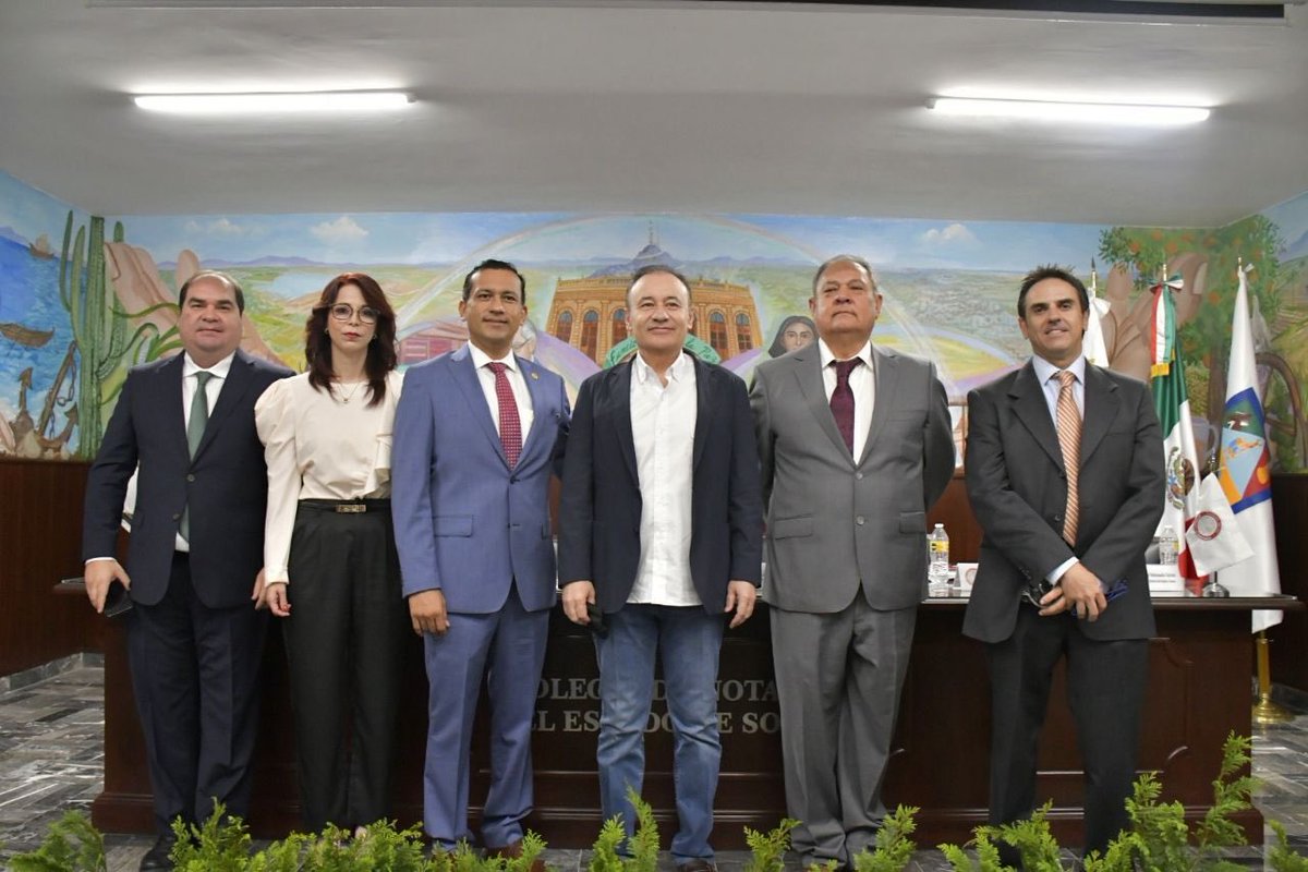 AlfonsoDurazo's tweet photo. Hoy asistí a la Asamblea Anual del Colegio de Notarios Públicos del Estado, en la que invité a sus asistentes a trabajar juntos para diseñar soluciones conjuntas con sentido de Estado. 

Les expreso mi reconocimiento a su labor como gremio profesional. 

#TierraDeOportunidades https://t.co/TZZUeyvCvf