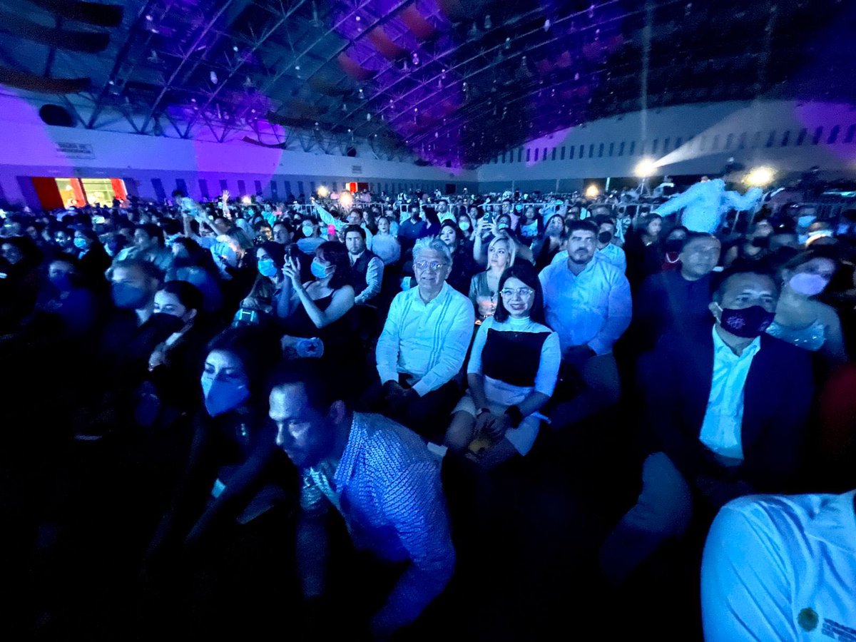 SoyGuillermoFS's tweet photo. Con mucha alegría estuvimos en el Concierto por la Educación en el #WTC, en compañía de nuestro gobernador, Ing. @CuitlahuacGJ , el Mtro. @ZenyazenEscobar , titular de la #SEV, la Oficial Mayor de la #SEV, @AriadnaSelene y la Titular de la #STPSYP, @DorhenyCayetano. https://t.co/IQFJNS8ZBp