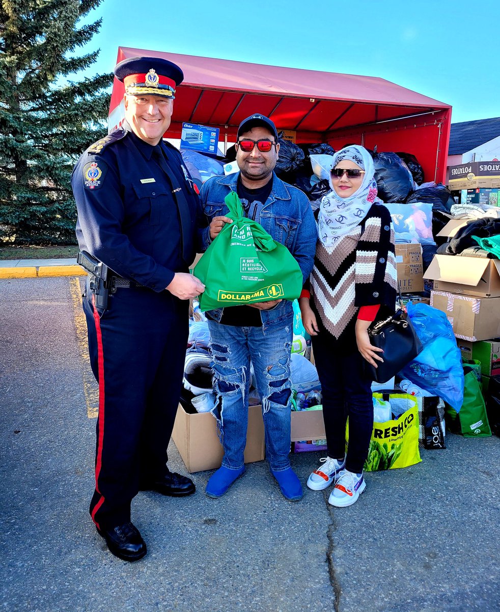 Sharing is Caring! 

Thanks to @evanjbra and <a href="/reginapolice/">Regina Police</a> for collecting donation for the homeless shelters and supporting people that are in need specially during winter season.

Please generously donate your clothing, food items, and women hygiene products. 

#yqr #donate