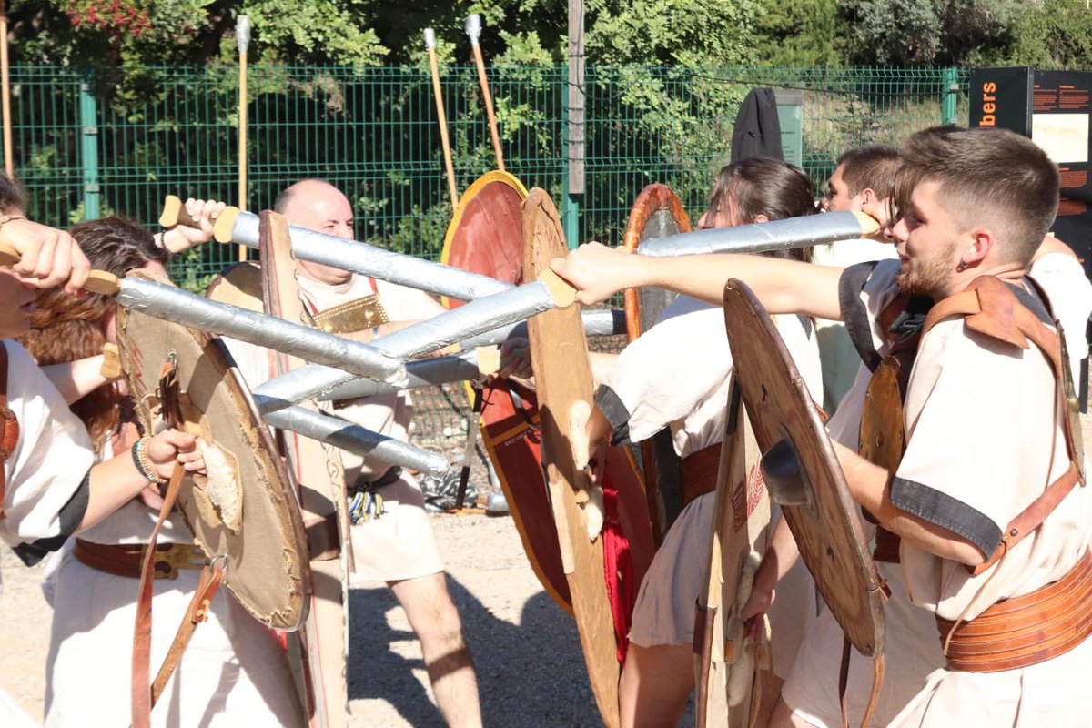 Aquest matí hem fet entrenament de guerrers ⚔️ a la Ciutadella Ibèrica de #Calafell. Ha fet un dia estupendu per practicar i assajar!

#livinghistory #ibers #recreacióhistôrica #recreaciónhistórica #reenactment