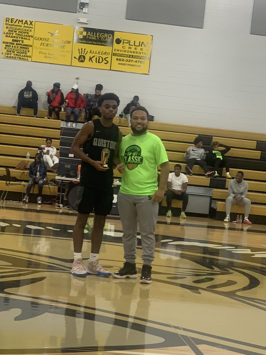 SSPExposure's tweet photo. Game 2 #SSPTipOffClassic
Holmes County 61
Olive Branch 74
Game MVP
Landon Jeffries (@JeffriesLandon) 17pts 7reb 6ast 5stls https://t.co/3IxdTR0n8Y