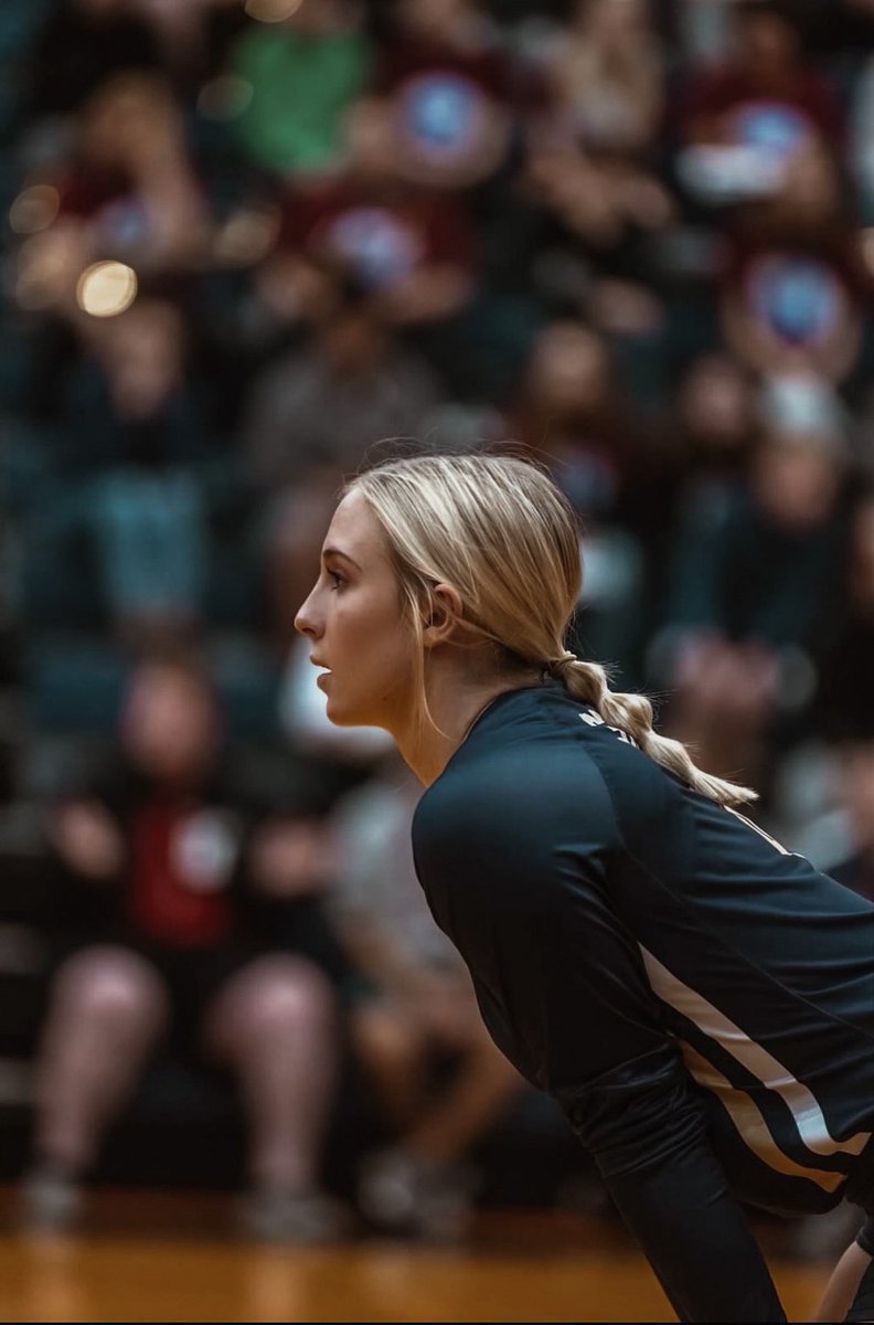 anniemillard04's tweet photo. Dear @eshsvb, thank you for an unforgettable season. Will forever love this team💙 #Rollstorm https://t.co/CtXr4bhIn1