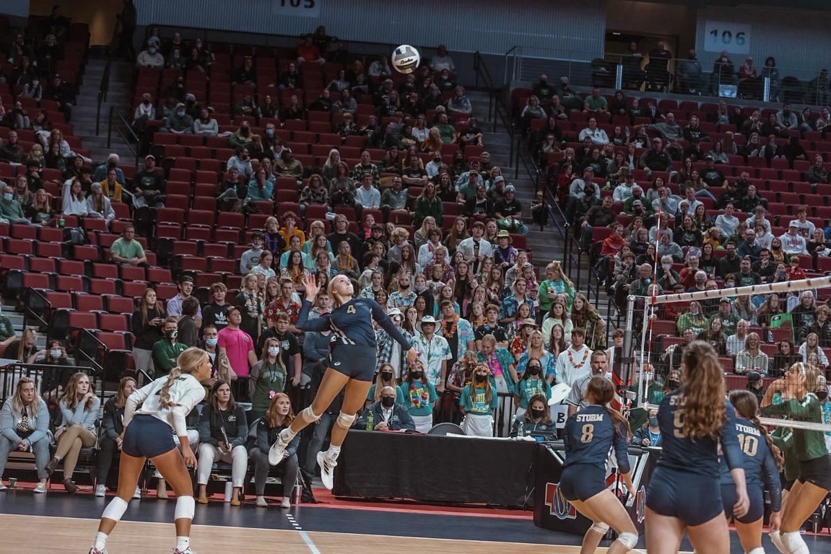 anniemillard04's tweet photo. Dear @eshsvb, thank you for an unforgettable season. Will forever love this team💙 #Rollstorm https://t.co/CtXr4bhIn1
