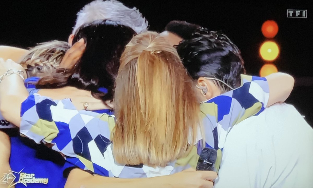 LaLifeDeSoso's tweet photo. @Nolwennleroyoff qui craque 🥺 Très joli moment 🥰🥺🤧
Ça fait du bien de voir qu’ils sont aussi soudés 20 ans après 🙏🏼 #STARACADEMY20ANS #StarAcademy #StarAc2 🕺🏾⭐️ https://t.co/16WmcwXFEd