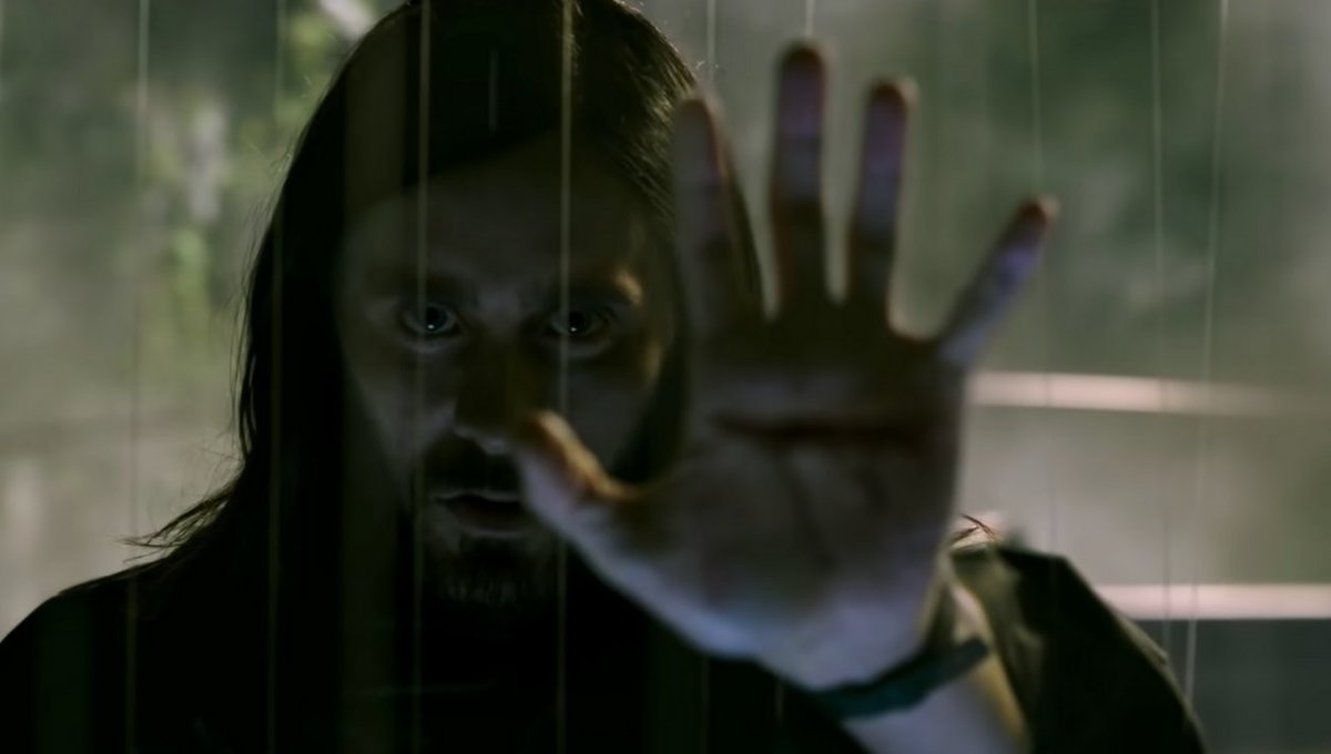 RollingStoneMX's tweet photo. Jared Leto (@JaredLeto) se transforma en vampiro en el segundo tráiler de ‘Morbius’. Este antihéroe se tomará la pantalla grande en 2022. Míralo aquí este nuevo adelanto. ⬇️. #Morbius 
https://t.co/r52MGc64L7 https://t.co/Zogzhnrv5w