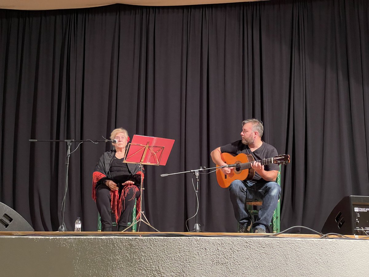 FlamencaManlleu's tweet photo. Después de muchos meses (años), velada de cante en nuestra peña.  Gracias a todos los que lo han hecho posible. https://t.co/Z536BPYmMM