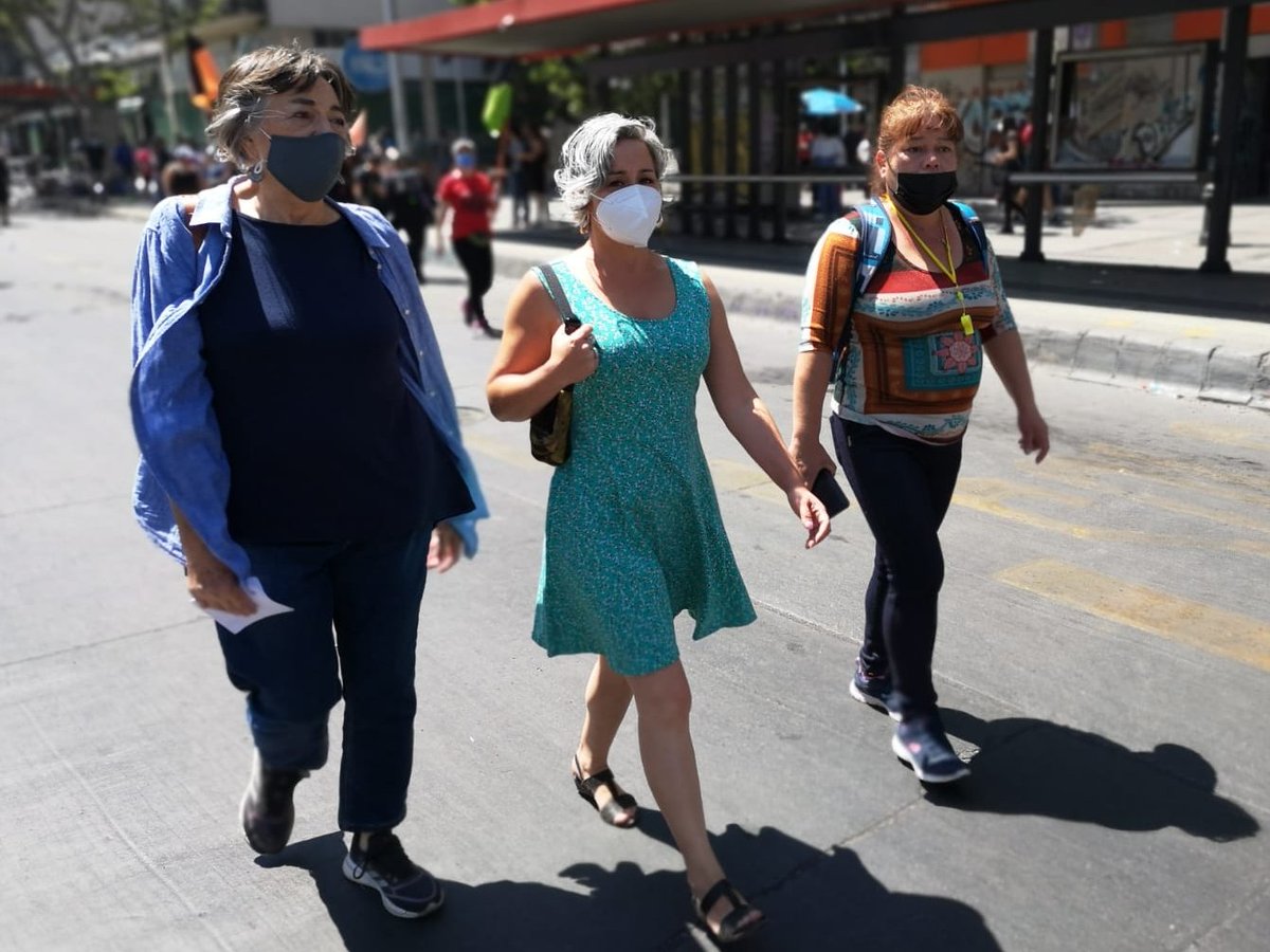 Participamos de la marcha por el derecho a la vivienda y a la ciudad junto a los comités de allegad@s de la RM porque debemos lograr que que en este proceso constituyente esté al centro la calidad de vida y la dignidad de las familias. Lo lograremos! #DerechoALaVivienda 🏘️
