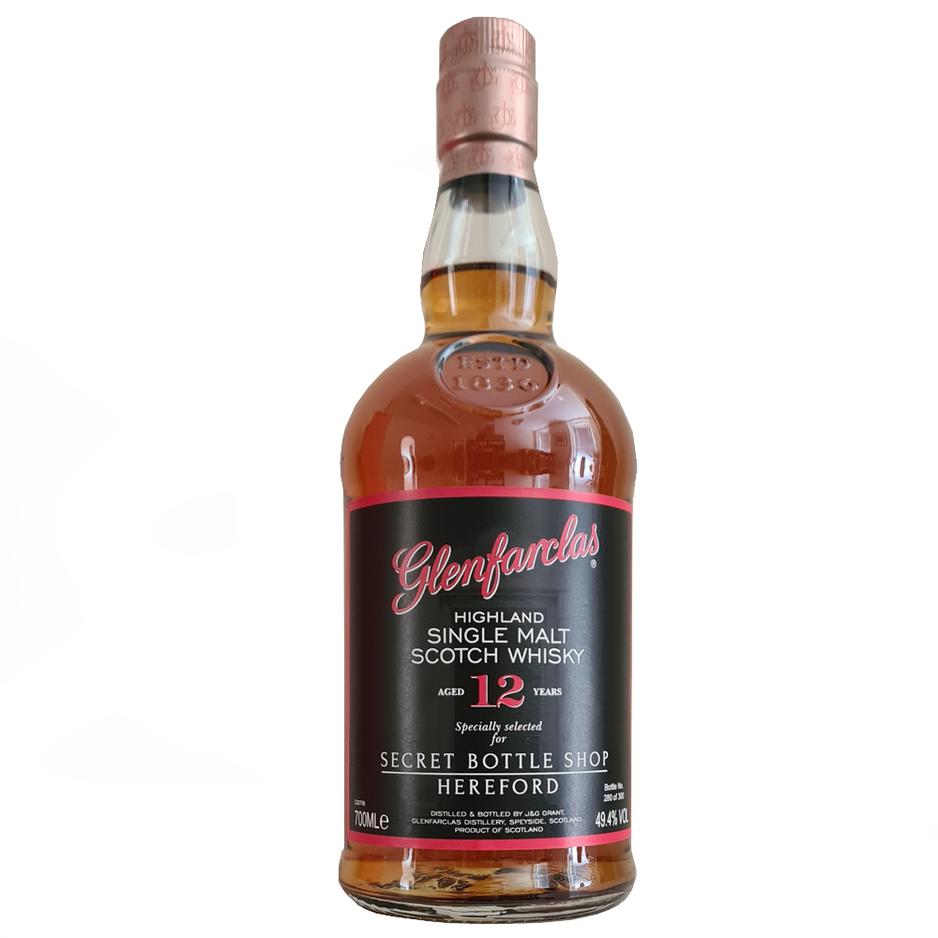 WhiskyWithMolly's tweet photo. Dram 1 tonight was a Glenfarclas 12-year-old exclusive for the @SaxtysWines (Secret Bottle Shop) in Hereford. A sherry oak cask finish. Bottled at 49.4%, only 300 bottles were produced. £55 #BlindDrams #BTC16 #BeyondTheCore #TheReveal https://t.co/26kZpoE5zj