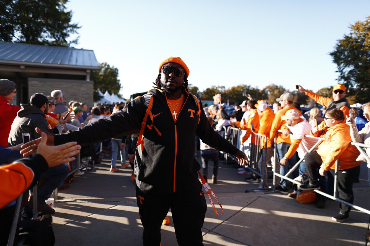 RT if you’re locked in on the Vols tonight 🍊