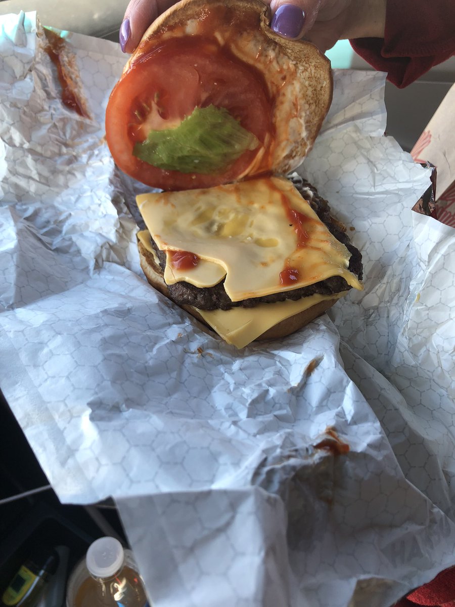 AWALL__nation's tweet photo. Explain this lettuce please @Wendys https://t.co/JXGHRQvLBc