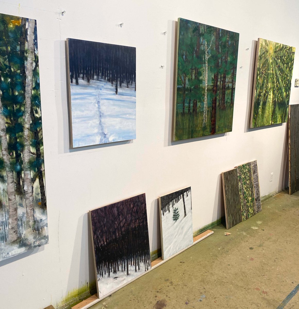 New York: Katherine Bowling
New York-based painter Katherine Bowling is known for her meditative and luminous paintings depicting scenes and landscapes taken from the Hudson Valley area where she lives.