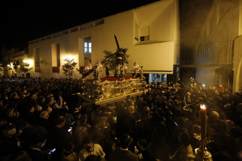 HdadGranPoder's tweet photo. ¿No ardía acaso nuestro corazón, mientras nos hablaba en el camino?  Ellos, por su parte, contaron lo que les había pasado en el camino y cómo lo habían reconocido al partir el pan.

#SantaMisión2021 https://t.co/VjjdWYi6uG