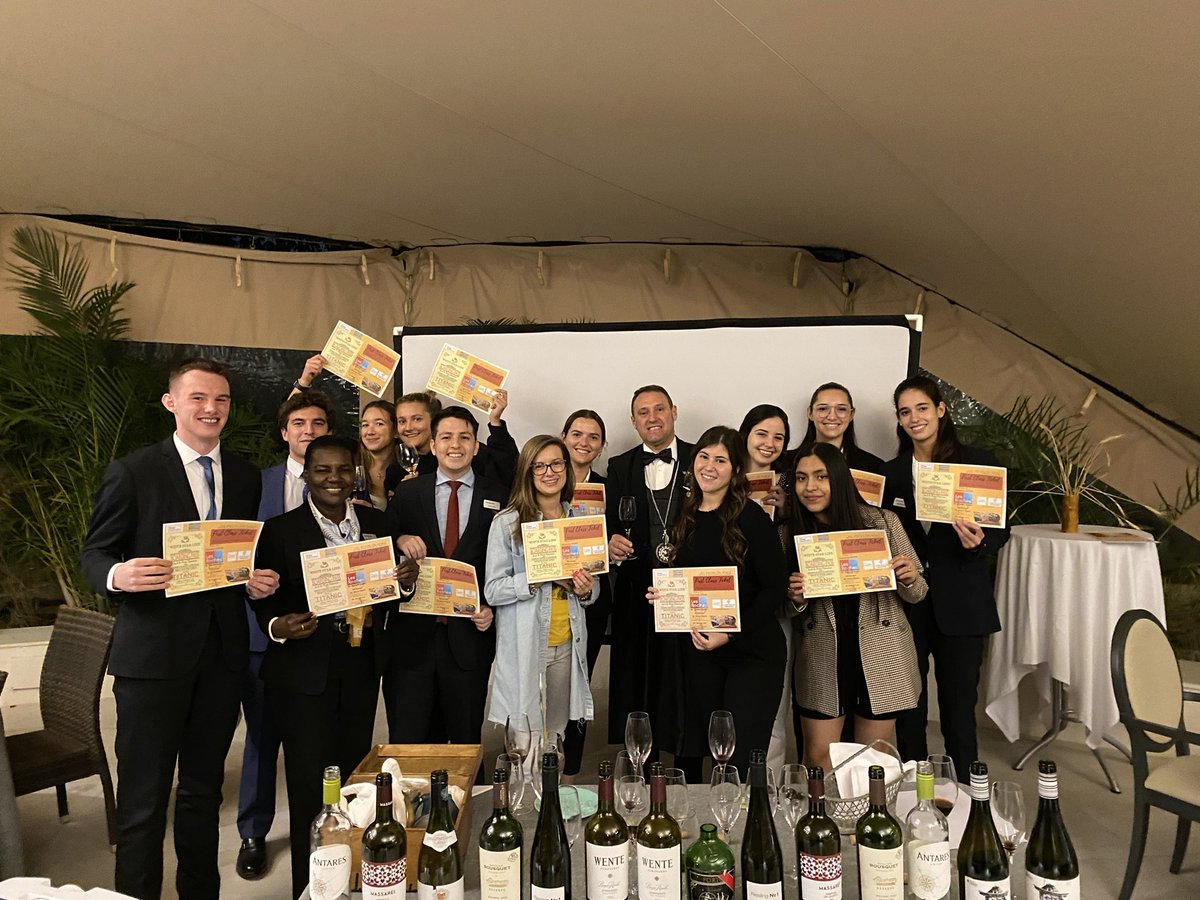 WINE CLUB IN LES ROCHES. Around The world in 8 wines.