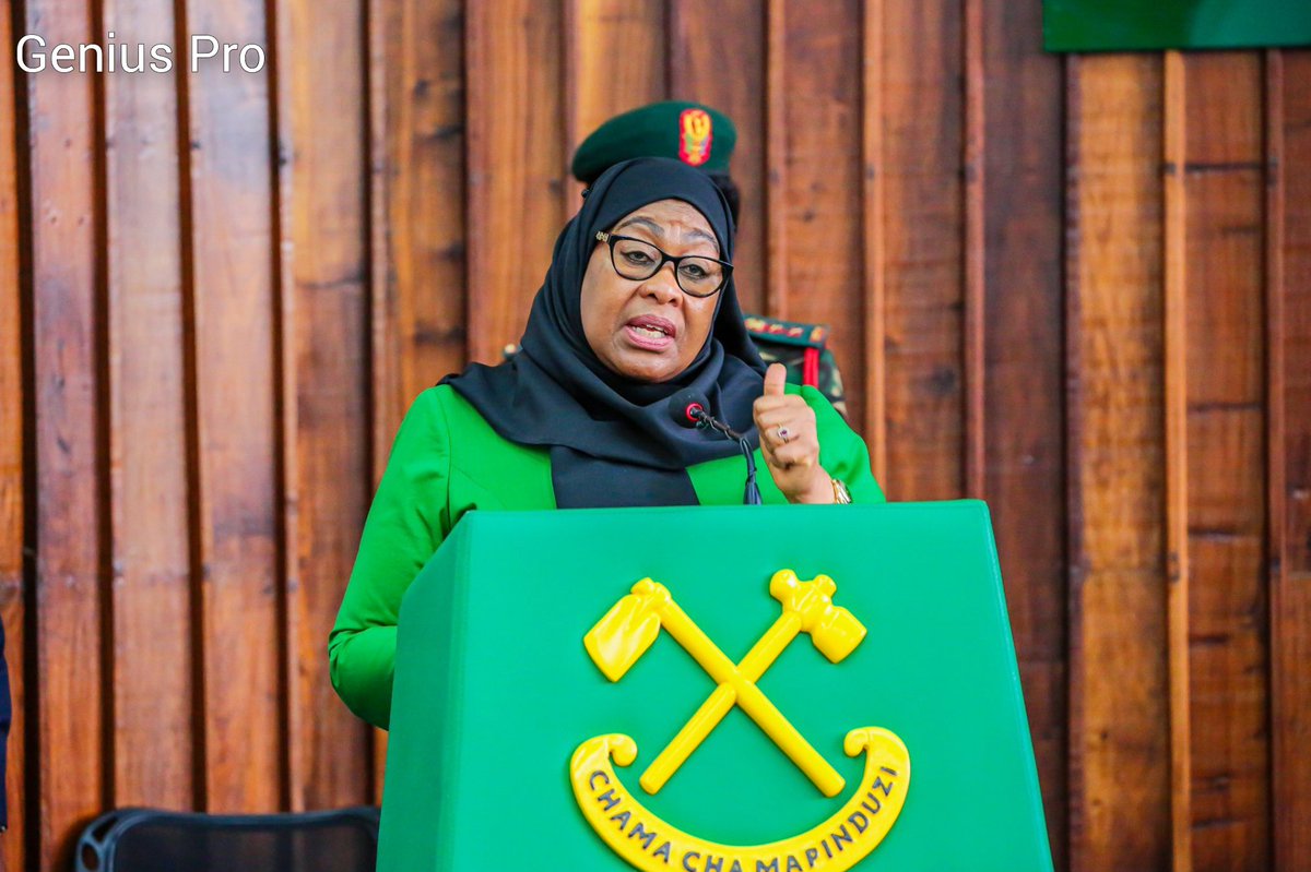 GeniusProMax's tweet photo. Mwenyekiti wa Chama Cha Mapinduzi (CCM) na Rais wa JMT Ndg. @SuluhuSamia amefunga mafunzo ya makatibu wa CCM wa wilaya na mikoa katika ukumbi wa NEC Makao Makuu ya Chama Jijini Dodoma leo Jumamosi tarehe 6 Novemba, 2021. ๐๐๐๐น๐ฟ
#GeniusPro #SamiaSuluhu #CCM #VisitTanzania https://t.co/m6Te3ijX89