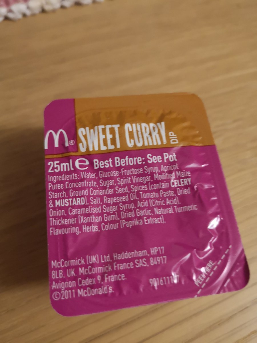 Nyo2303's tweet photo. Not cool @McDonaldsUK to get home and find there is sweet curry sauce in my takeaway and not the sweet and sour I requested. https://t.co/jZiivOvH0O
