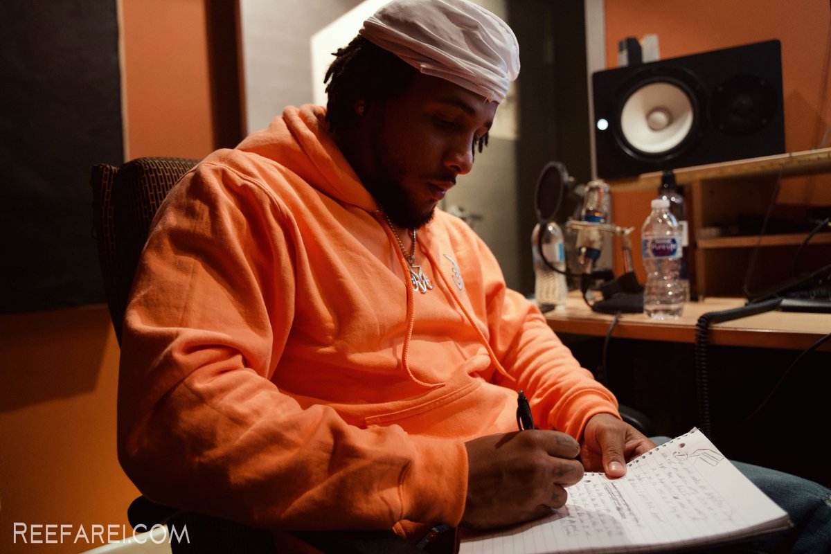 Besrappa's tweet photo. #Albummode #classic #hiphop #minneapolis #stpaul #reefarei #besrappa #superfolks https://t.co/ZwGQrk0J91