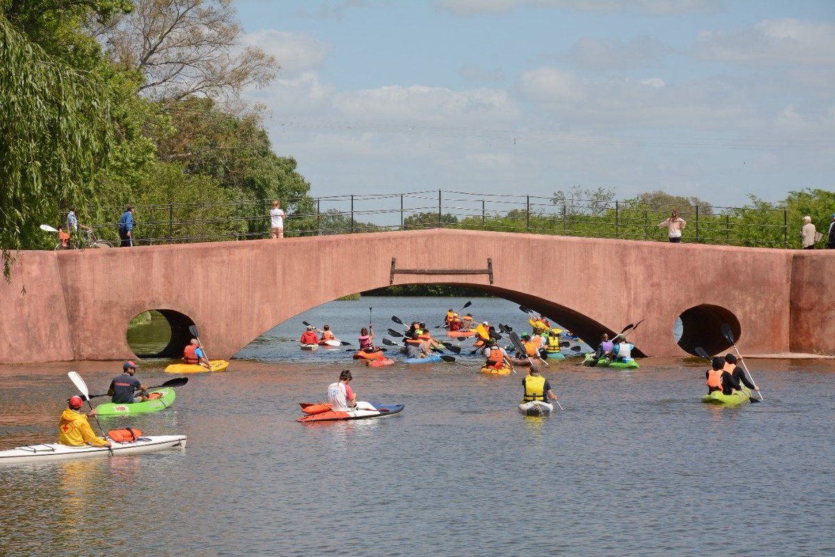 rattofranc's tweet photo. Nuestra regata ambiental fué un gran éxito!!! Mucha embarcaciones lograron limpiar el río desde el Paso de Las Carretas hasta el Puente Viejo. Vecinos, organizaciones ambientales, emprendedores y turistas, una actividad para generar conciencia ambiental!!! ♻️♻️♻️🌎 https://t.co/nAdsQS494i
