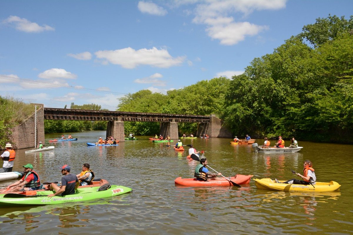 rattofranc's tweet photo. Nuestra regata ambiental fué un gran éxito!!! Mucha embarcaciones lograron limpiar el río desde el Paso de Las Carretas hasta el Puente Viejo. Vecinos, organizaciones ambientales, emprendedores y turistas, una actividad para generar conciencia ambiental!!! ♻️♻️♻️🌎 https://t.co/nAdsQS494i
