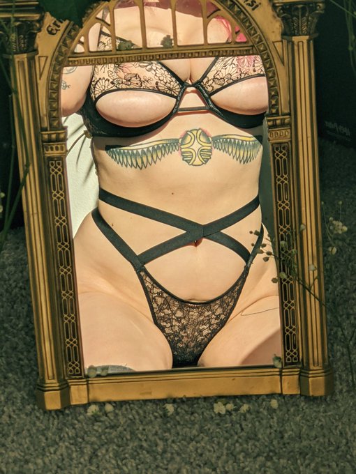 Sometimes I need a reminder.. my body is ✨art✨ https://t.co/iO1uYr1L6u