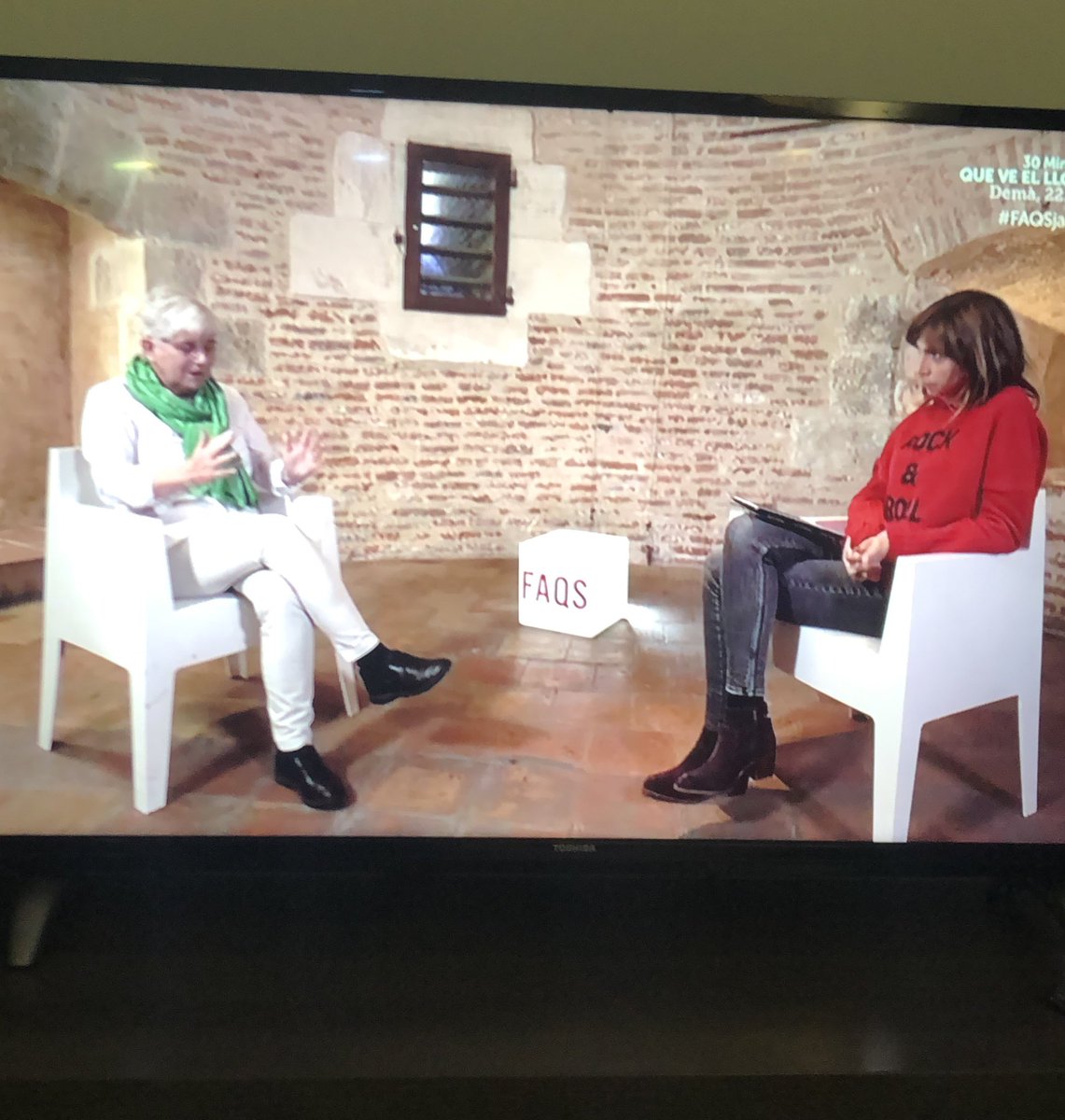 Honorable Consellera <a href="/ClaraPonsati/">Clara Ponsatí</a> avui al #FAQSjasocaquiTV3 fantàstica com sempre, sense pels a la llengua 👏👏👏👏👏👏 💪💪💪