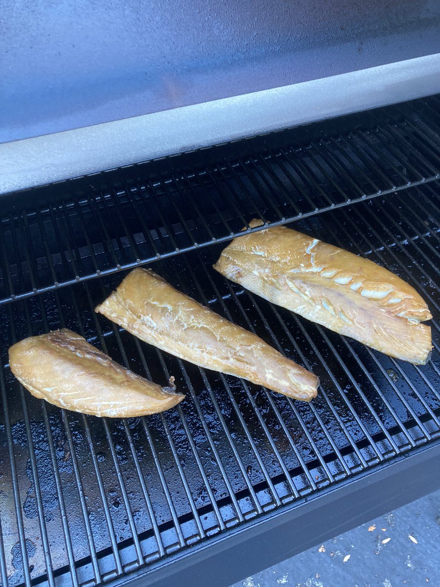 jesseporter75's tweet photo. Smoked King Mackerel. From fin to finish. Yum 🤤 https://t.co/wJxpeRXYh1
