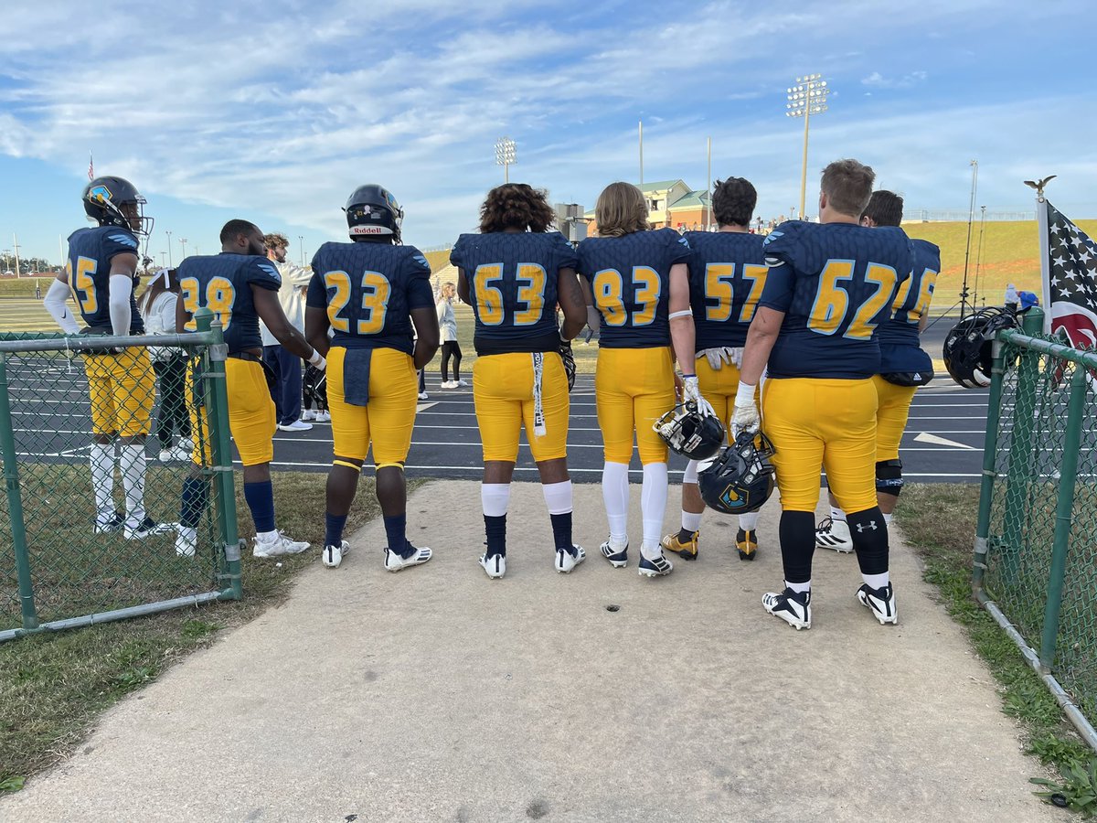 PointFootball's tweet photo. #GameDayThreads vs Bluefield 
Helmet 🔵
Jersey 🔵
Pants 🟡 
#TogetherWeFly https://t.co/IgyvtnbeO6