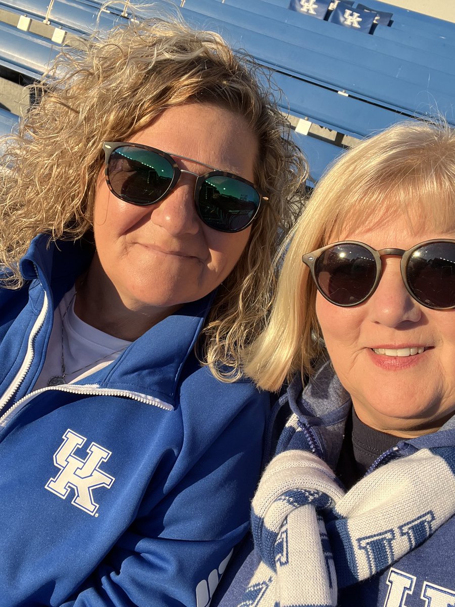 GuntermanSarah's tweet photo. #WeAreUK #Caturday #BBN https://t.co/sQaSnIeS4b