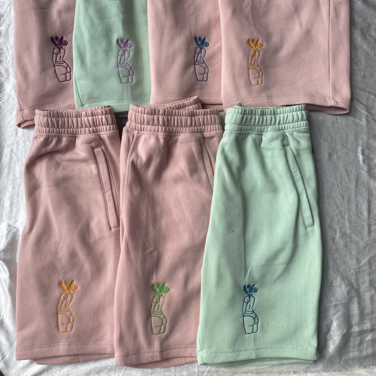 alilpickle's tweet photo. pink &amp; mint green blooming shorts🌷 https://t.co/VgsSQvzYP9