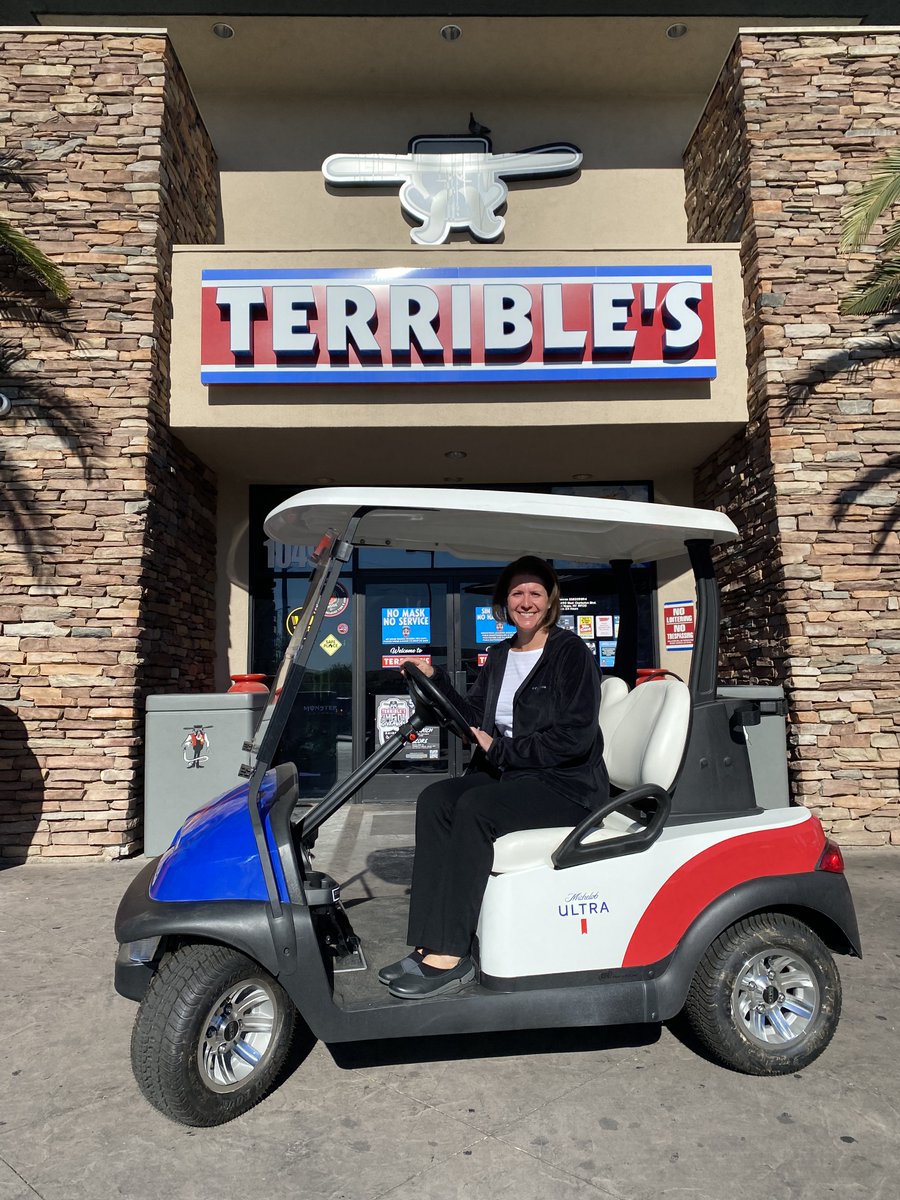 Not everyday you see a consumer win a @MichelobUltra Golf Cart!  Congrats to our winner and thank you <a href="/TerribleHerbst/">Terrible's</a> for the partnership.  #MichelobUltra #TerribleHerbst #Vegas #LasVegas