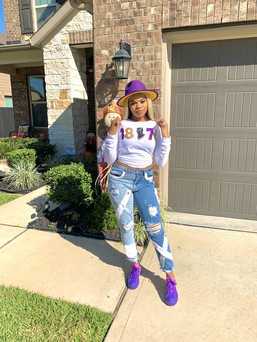 _aattss's tweet photo. There’s nothing like a PV woman 💜💛 #setyohomecomingout #pvhomecoming #pvhc2k21 https://t.co/eRINdnIOZW