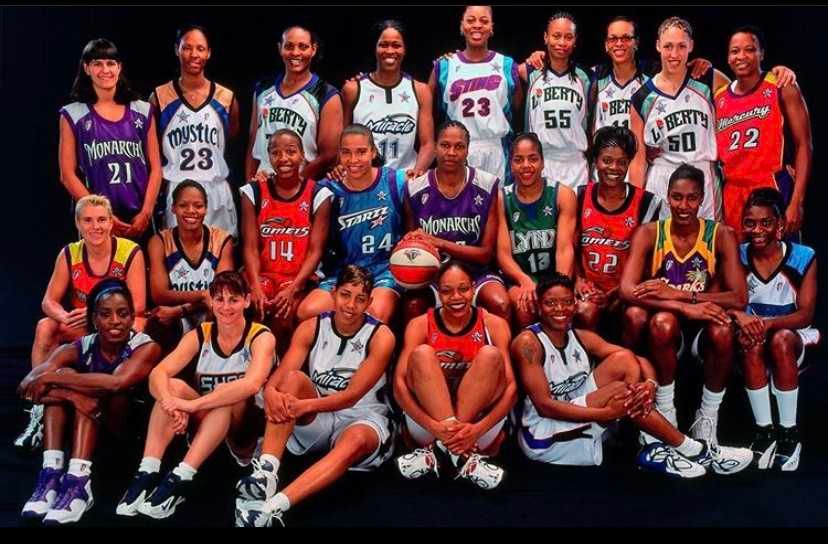 ReneePwash's tweet photo. TBT ..what a time in women's basketball. So thankful for these icons 🏀 #WNBA #WNBATwitter #WNBA25 https://t.co/4a82kwvQV1
