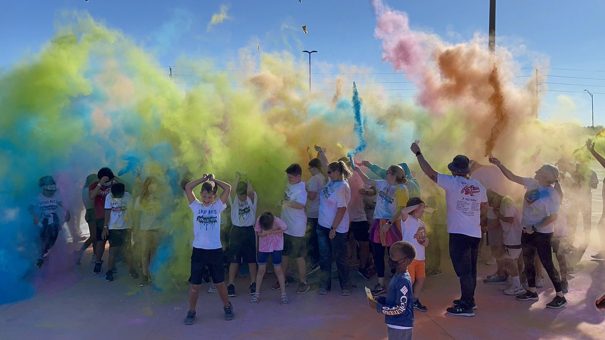 NaeTheRealtor's tweet photo. First Grand Lakes Junior High fundraiser in the books! Thank you to everyone in the community who brought your kiddos out to support the Tigers! #colorrun #fundrsiser #gljh https://t.co/86D7k1OhAa
